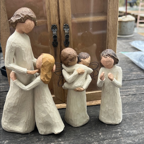 Demdaco Family Embrace Sculpture - Cream and Tan - Picture 5 of 9